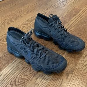 Nike Vapormax’s Dark Grey men’s size 9